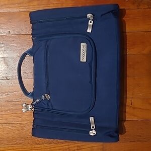 Baggallini toiletry kit blue with hook